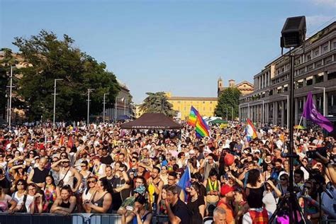 Incontri Gay Reggio emilia, Uomo Cerca Uomo Gay in Reggio。